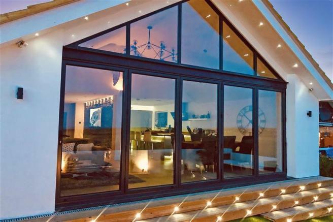 2246_32507322_IMG_02_0000_max_656x437-Copy